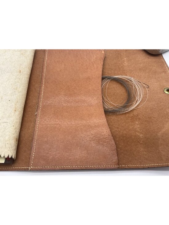 Common Sense Leather Fly Fish Wallet Leader W/ 20 Fly Holders-3 Felts 7" Long - Picture 10 of 12